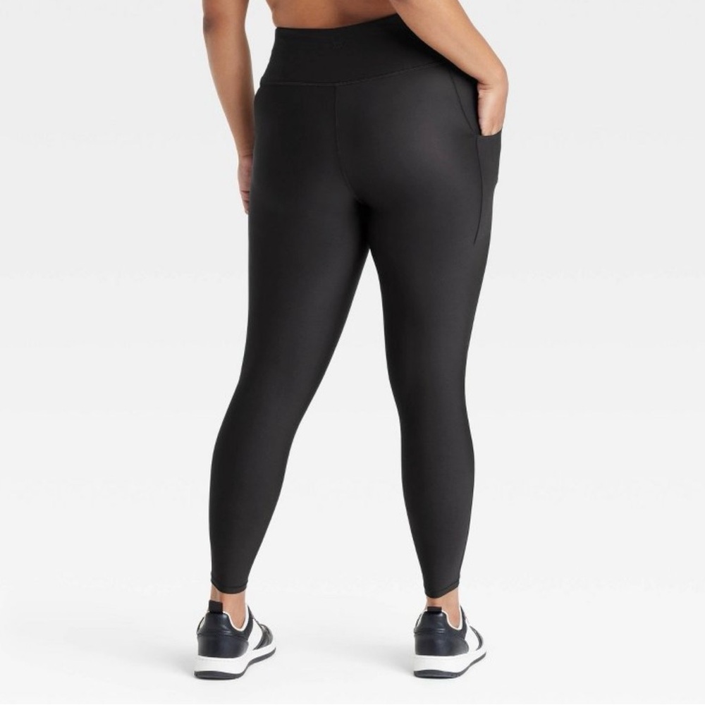 Women's Effortless Support High-Rise Pocketed 7/8 Leggings - Picture 3 of 7